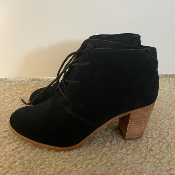 TOMS BLACK SUEDE LUNATA LACE UP BOOTIES - Picture 4 of 6